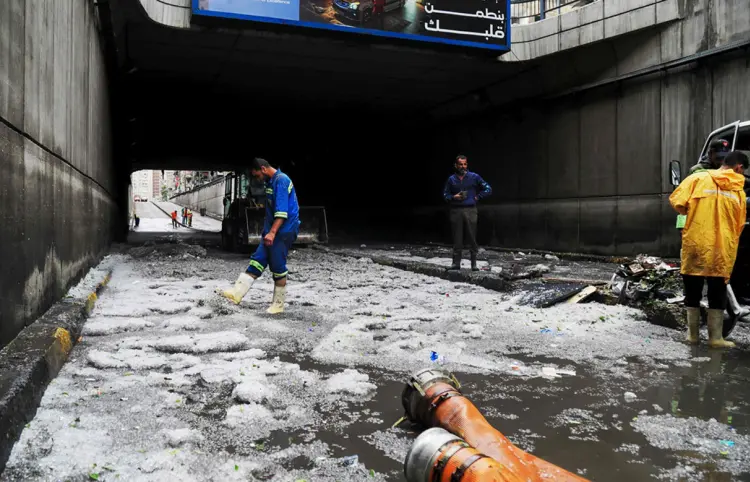 Inusual tormenta de granizo azota ciudad egipcia