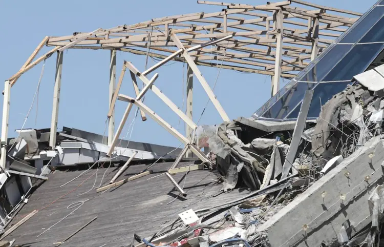 Derrumbe de puente deja siete muertos
