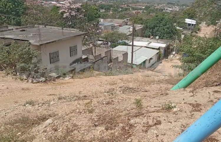 Temen por sus vidas ante inminente deslave