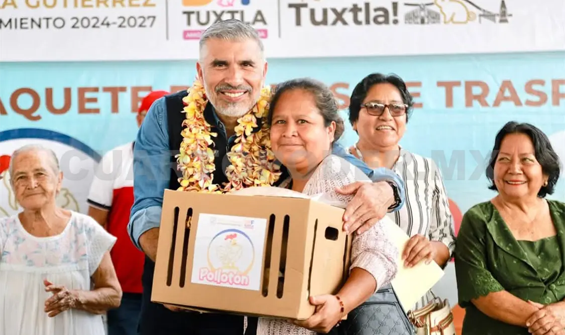 El alcalde y los funcionarios asistentes destacaron que este programa fomenta el autoempleo. Cortesía