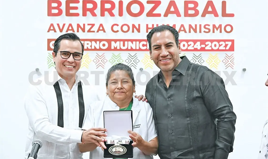 Acompañó al alcalde en la inauguración de la pavimentación con concreto hidráulico de un camino rural. Cortesía