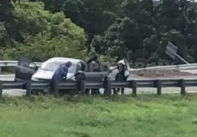 Se accidenta camioneta en el tramo El Caballito