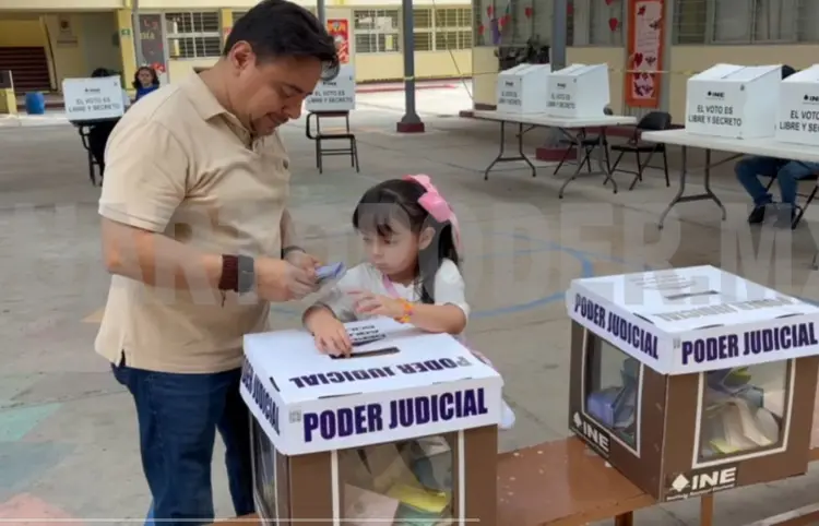 Vota el presidente del Poder Judicial, Juan Carlos Moreno Guillén
