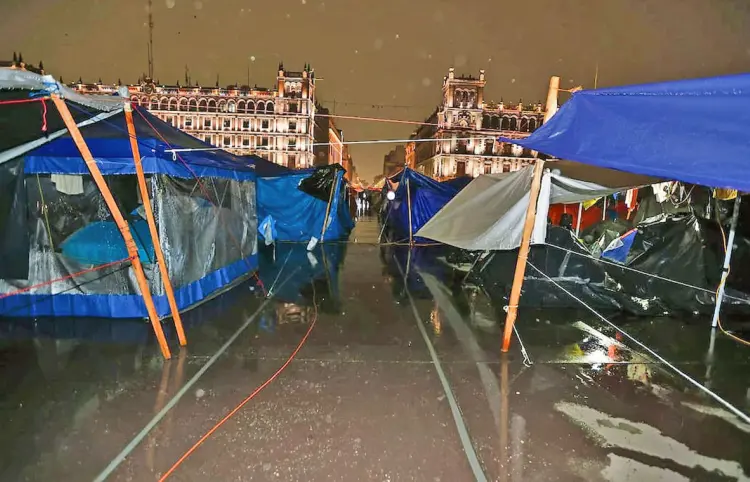 Plantón en el Zócalo comienza a disolverse