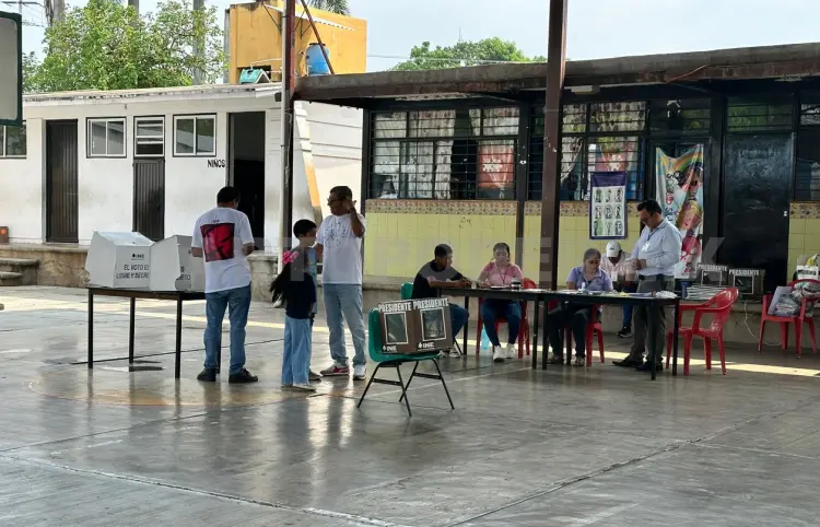 Tardía apertura de casillas y poca afluencia de votantes