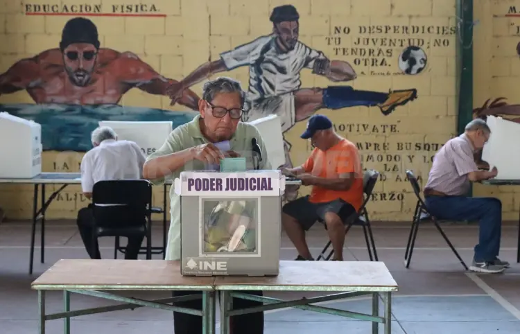 Termina votación judicial; venían 208 opciones