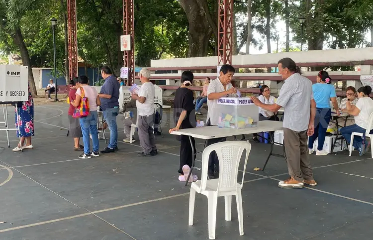 Baja participación en los comicios del domingo