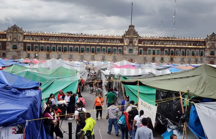 CNTE decide mantener plantón en el Zócalo y reforzarlo con más docentes