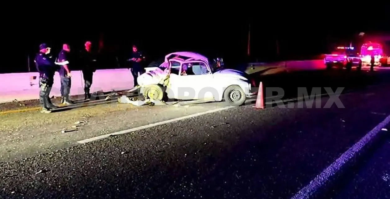 El Vocho fue chocado por detrás, pues el conductor de una Frontier manejaba ebrio. Víctor Sánchez / CP