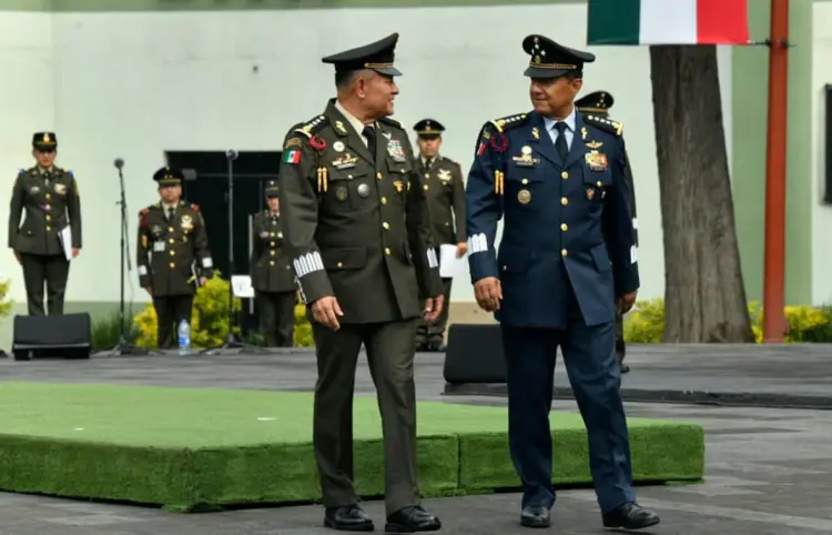 Rinde protesta como comandante Román Cardona