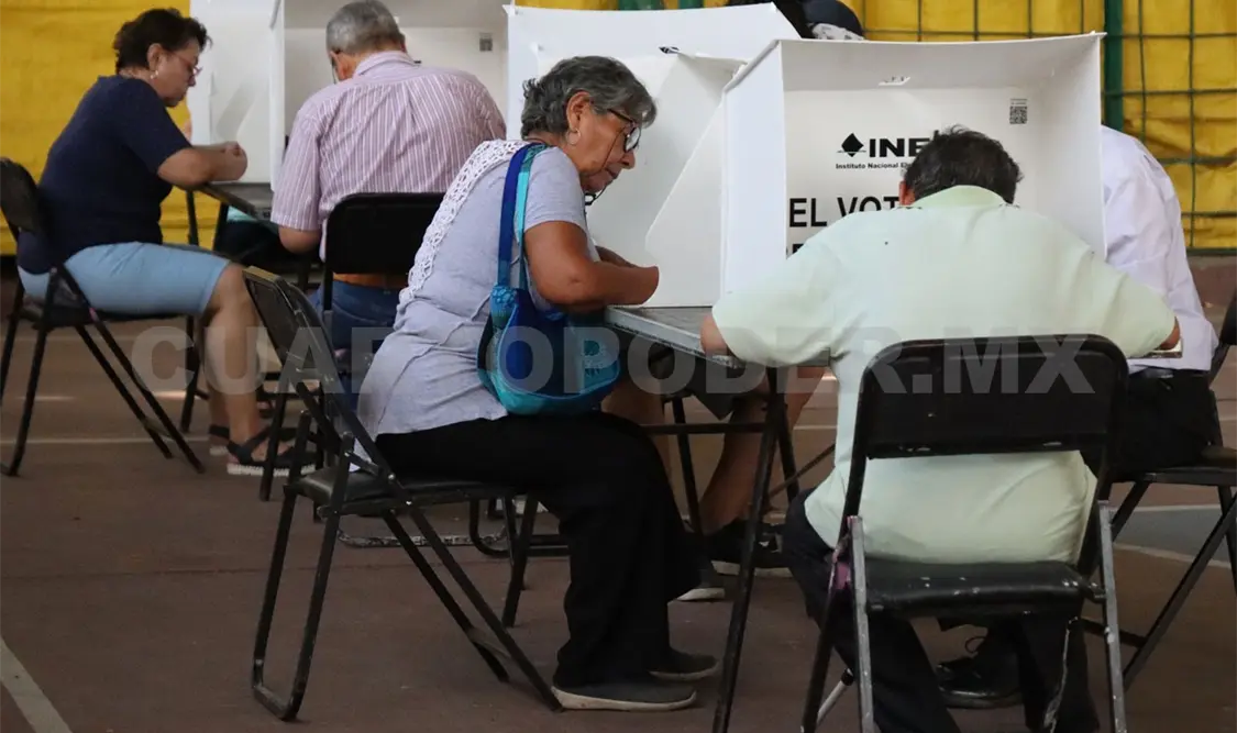 Todavía hay paquetes electorales de municipios lejanos que deben llegar a las sedes distritales para continuar con el proceso. Diego Pérez / CP