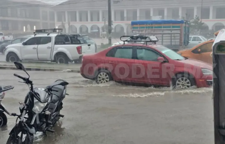 Lluvia inunda el mercado de San Ramón
