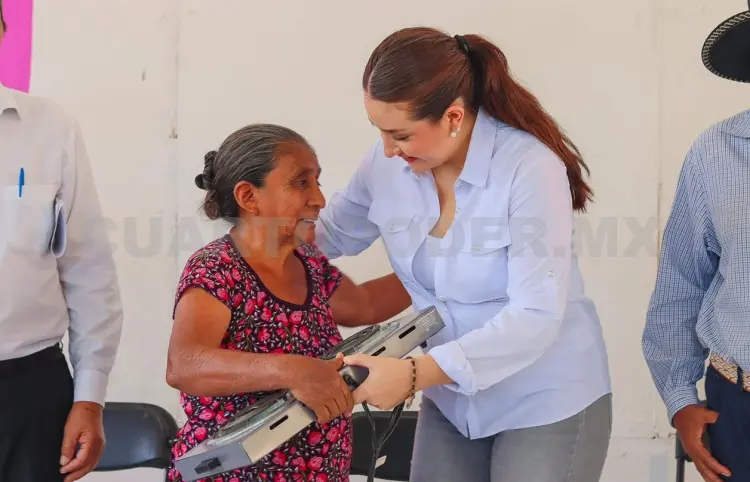 Valeria Rosales lleva impulso comunitario al ejido El Portillo