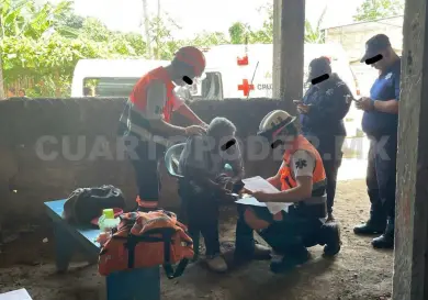 Sufre quemaduras graves por descarga eléctrica
