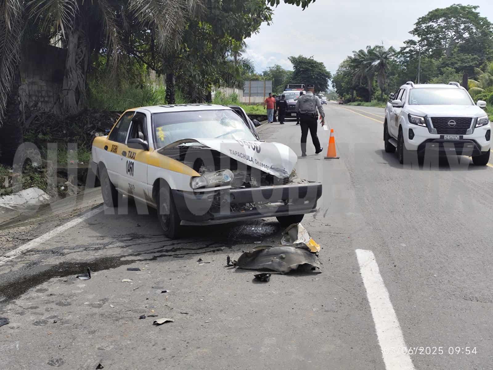 Taxista resulta lesionado al impactar en torton