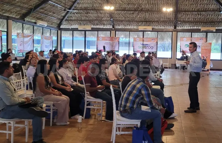 Realizan simposio de producción porcina