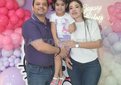 Los 4 años de Leonora