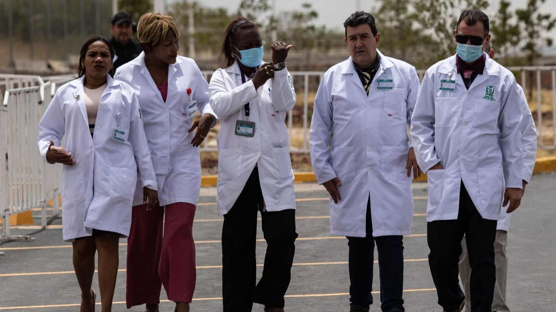 Rechaza trabajo forzado en misiones de médicos cubanos