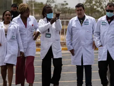 Rechaza trabajo forzado en misiones de médicos cubanos