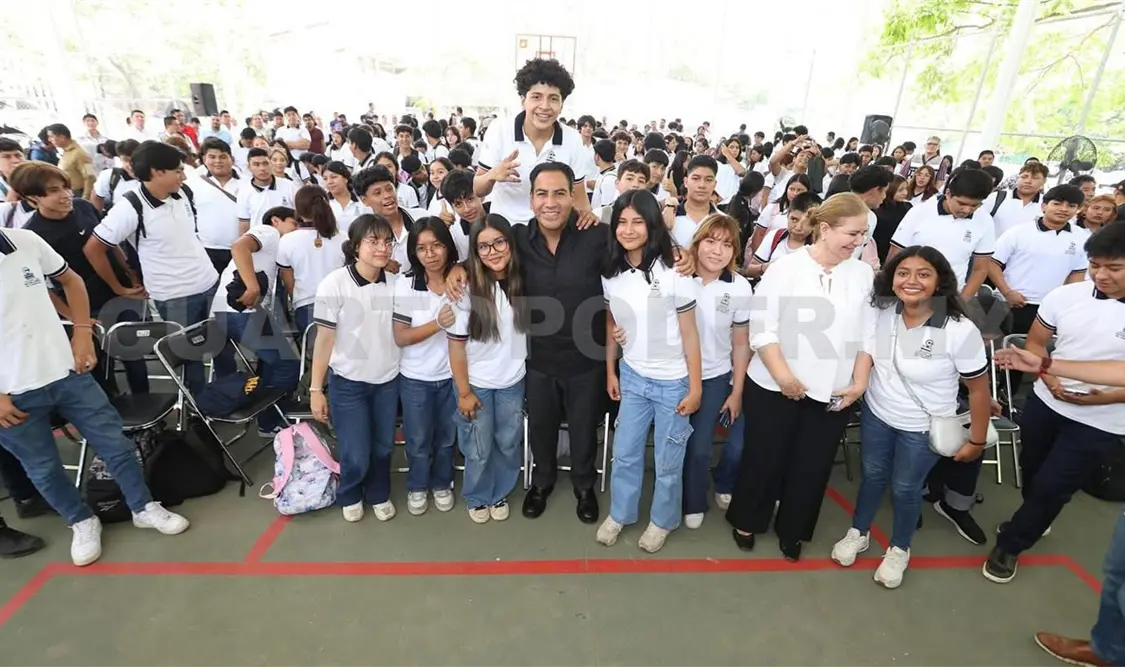Agradecieron en nombre de la comunidad estudiantil la entrega de estas aulas. Cortesía