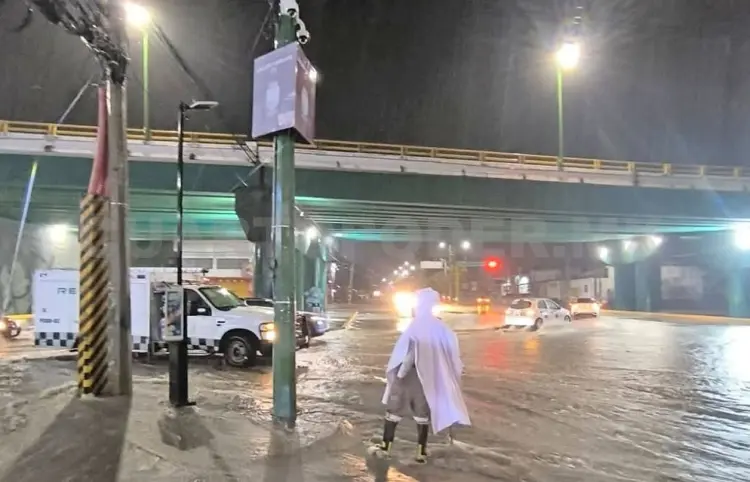 Lluvias vuelven a dejar daños; rayo cayó en pinos