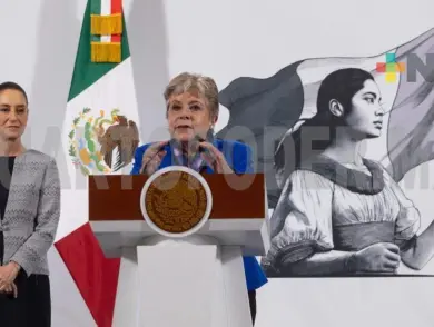 México lanza estrategia nacional para limpiar todas sus playas de plásticos al 2030
