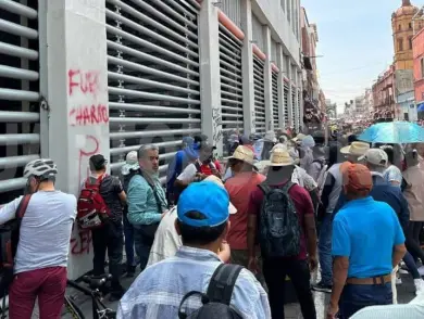 Integrantes de la CNTE irrumpen violentamente en sede del SNTE en CDMX