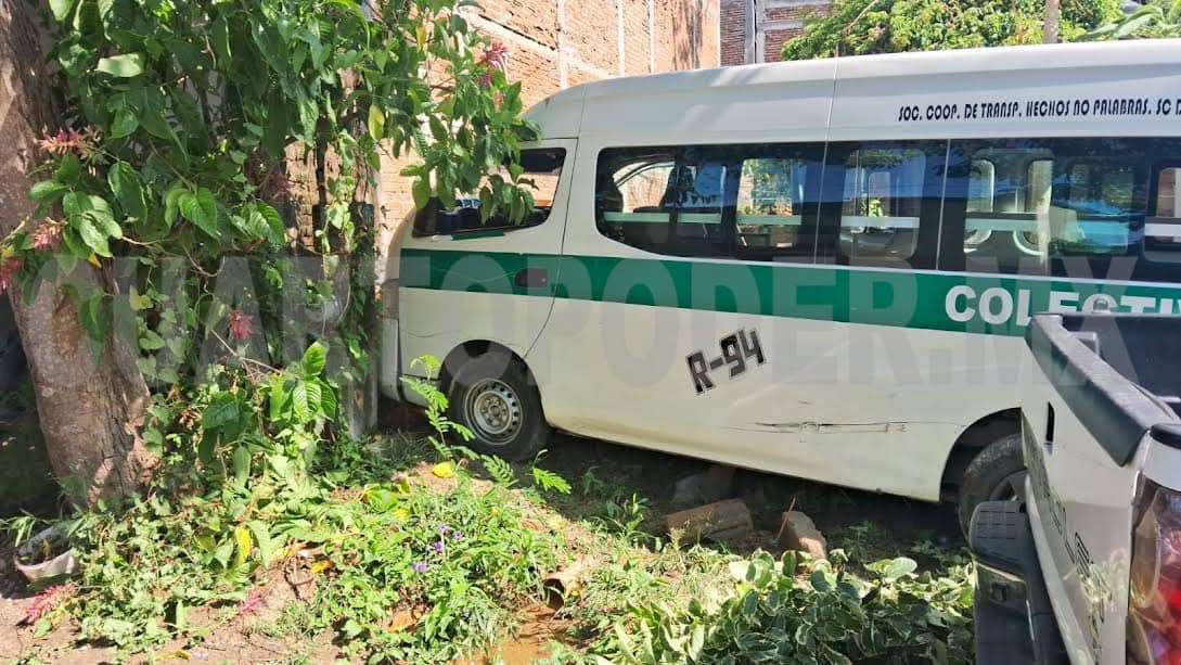 Sin frenos, colectivo se mete a patio de casa