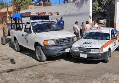 No se detiene en cruce y choca contra un taxi
