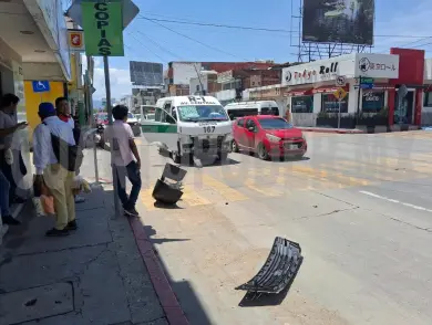 Se pasa la preferencia y provoca aparatosa colisión