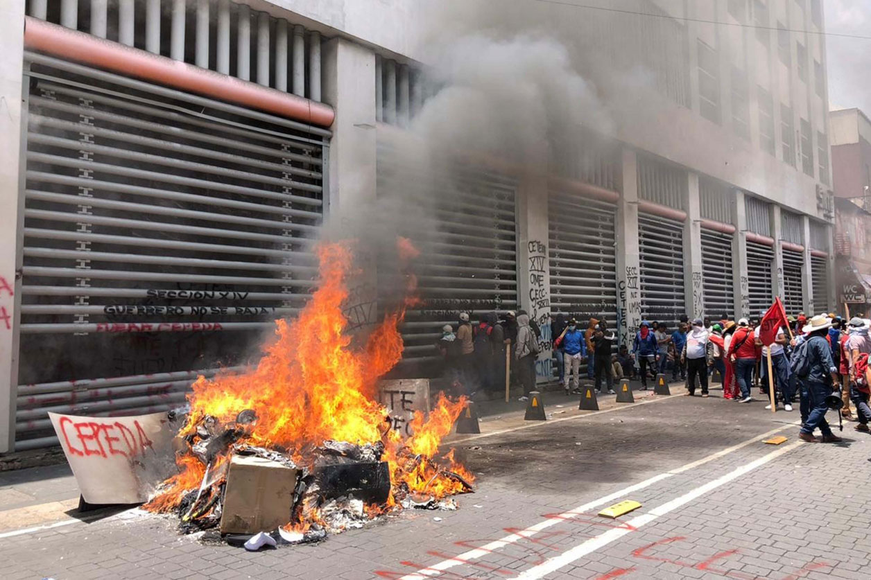 La CNTE causa destrozos en edificio del SNTE