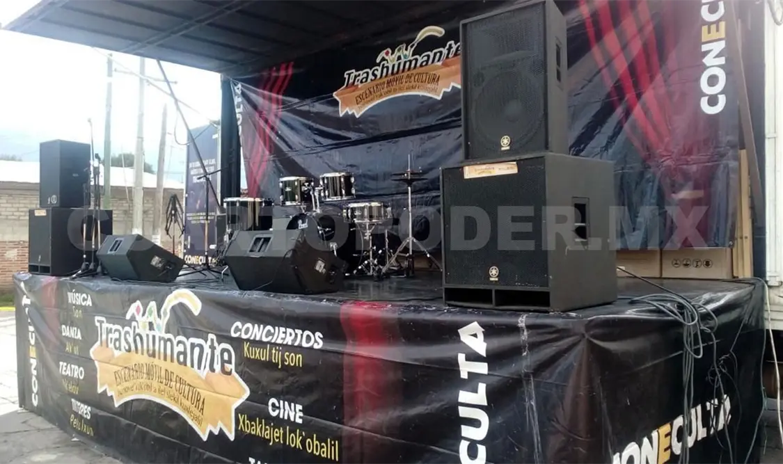 Cultura Trashumante surgió como una novedosa forma de presentar espectáculos en un camión adaptado como plataforma. Cortesía