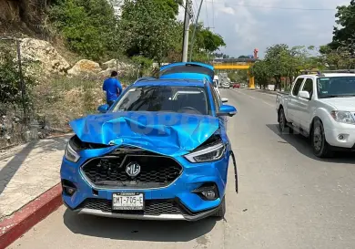 Caos vial en libramiento Sur por accidente