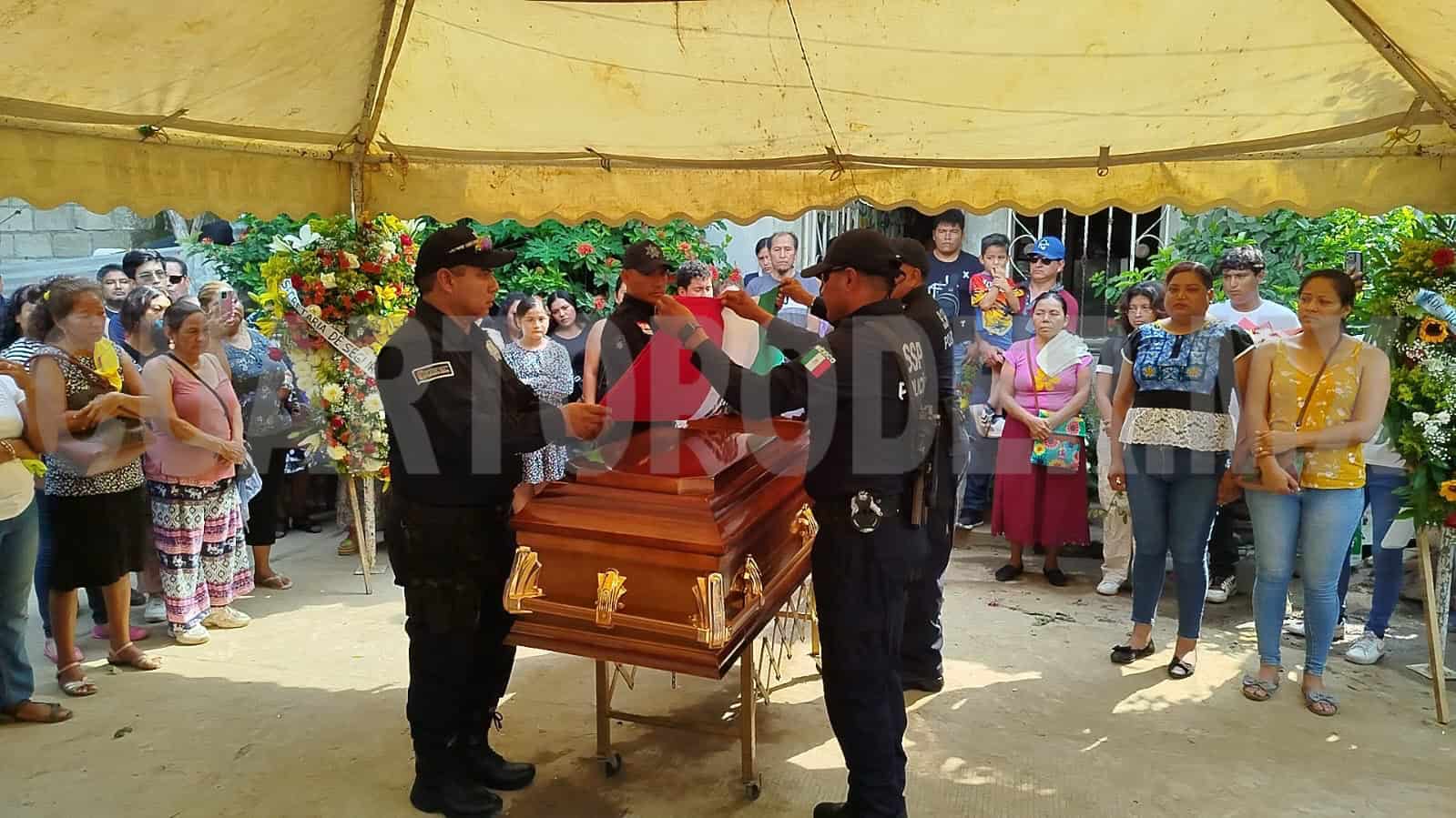 Dan el último adiós a comandante Guillermo Cortés