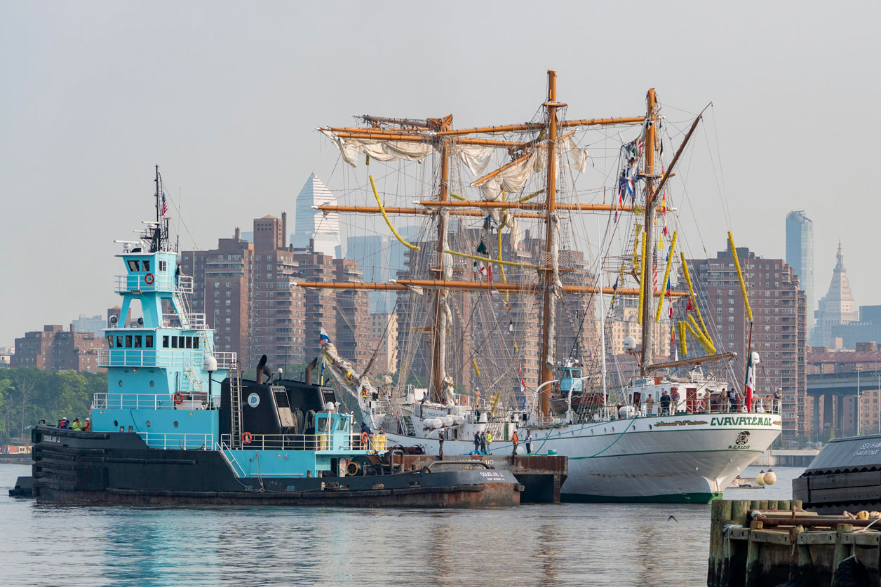 Trasladan a Cuauhtémoc a astillero en Brooklyn