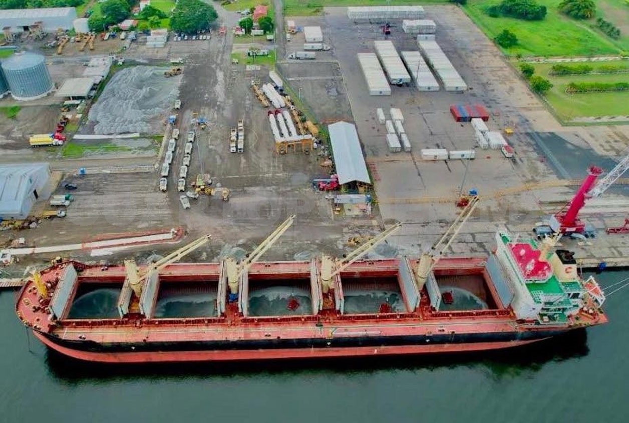 Balastro para el ferrocarril llega por Puerto Chiapas