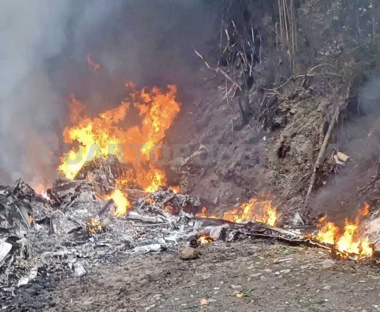 Se desploma avioneta en Pavencul; tres muertos