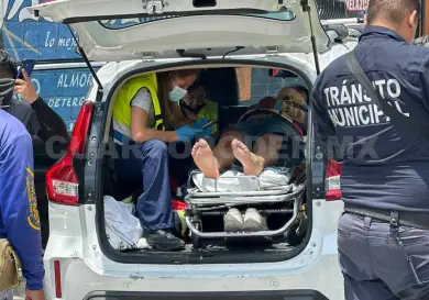 Joven "muerde el polvo" tras chocar