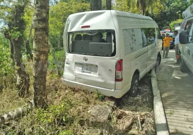 Por falla en los frenos se va de reversa