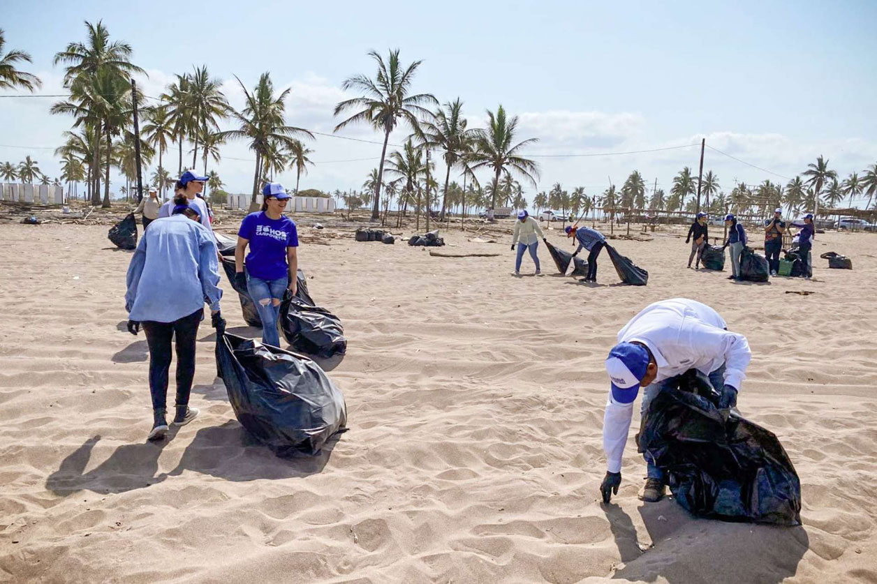 Sinaloa participa en limpieza en playas