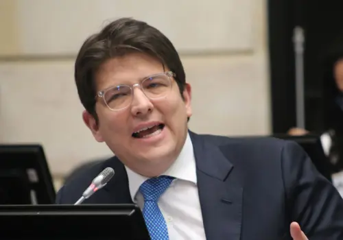 Disparan contra aspirante presidencial de Colombia