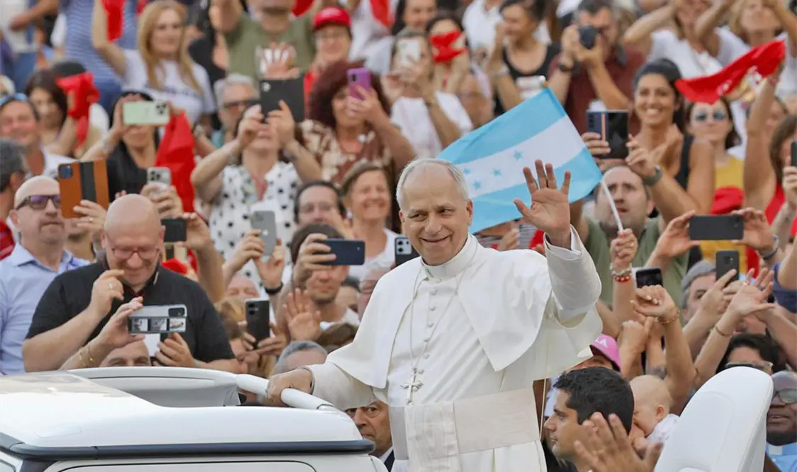Robert Prevost, el nuevo papa León XIV en su primer mensaje al mundo tras ser elegido líder de la Iglesia católica. Cortesía