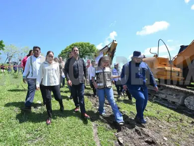 Inicia construcción de la carretera Palenque-Ocosingo, "La ruta de las culturas mayas".