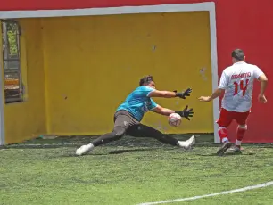 Ice Cars FC baja de la cima a Lobos FC