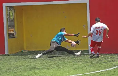 Ice Cars FC baja de la cima a Lobos FC