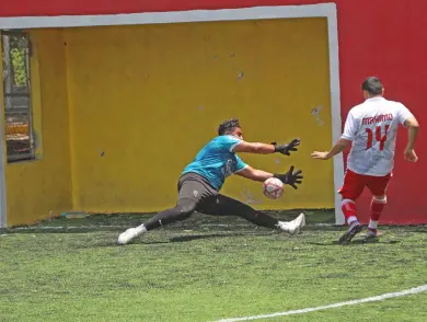Ice Cars FC baja de la cima a Lobos FC