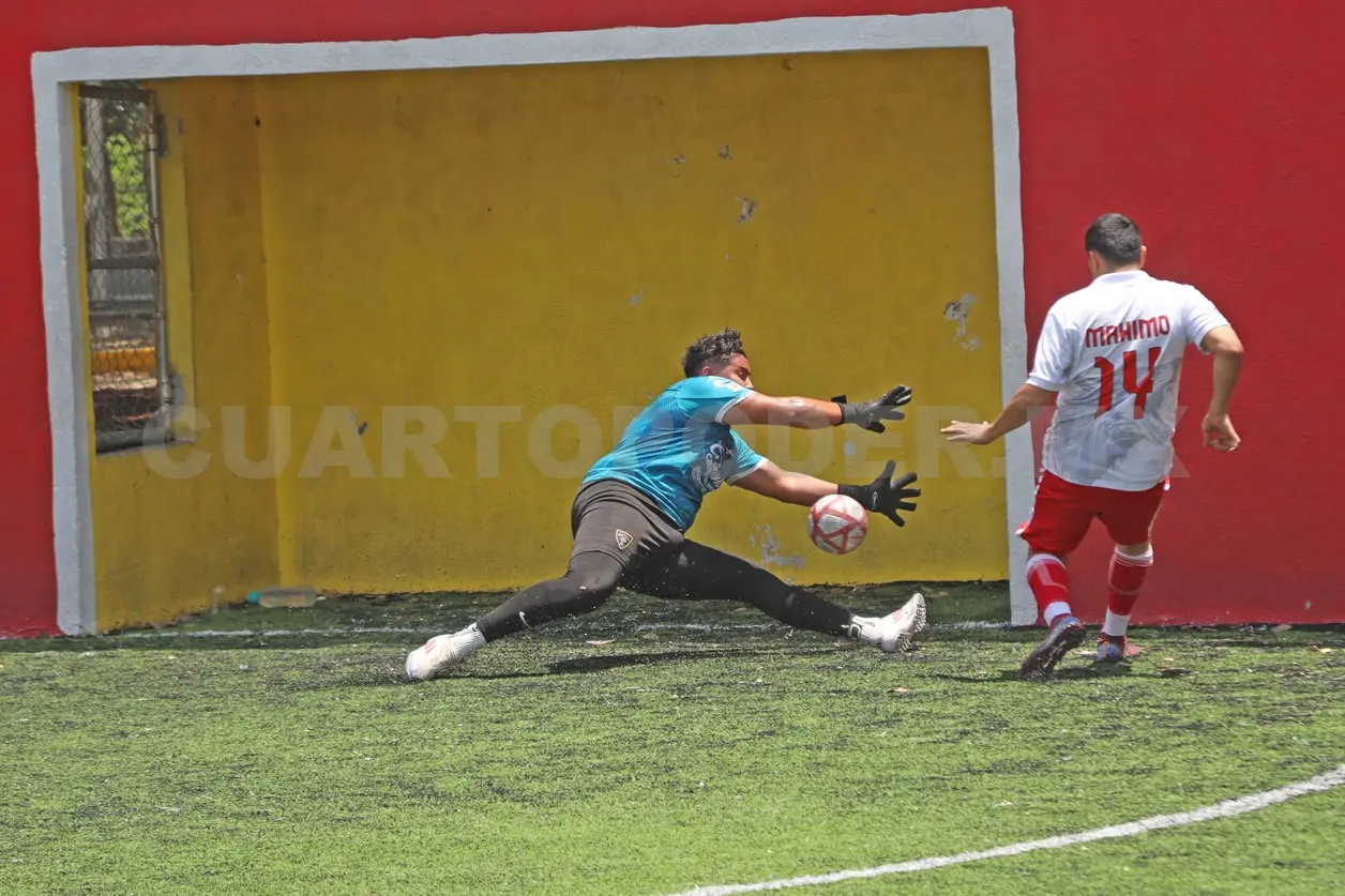 Ice Cars FC baja de la cima a Lobos FC