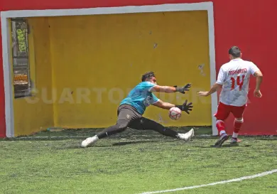 Ice Cars FC baja de la cima a Lobos FC