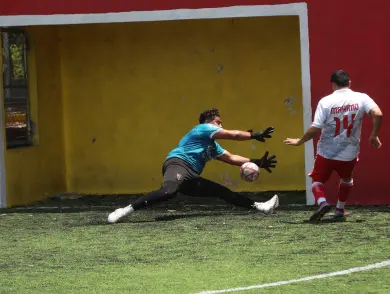 Ice Cars FC baja de la cima a Lobos FC