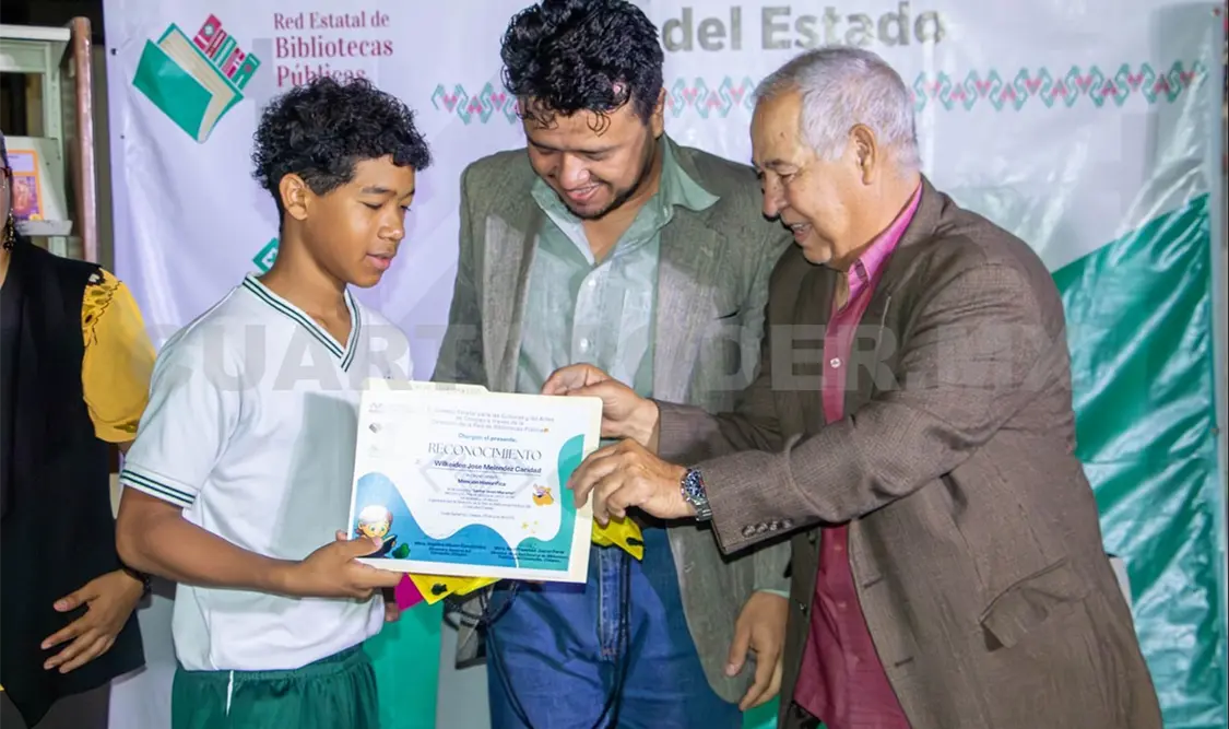 Ameht Rivera en la ceremonia de entrega del Premio Estatal al Lector Joven. Cortesía